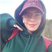 Professeur donne des cours de soutien scolaire aux étudiants